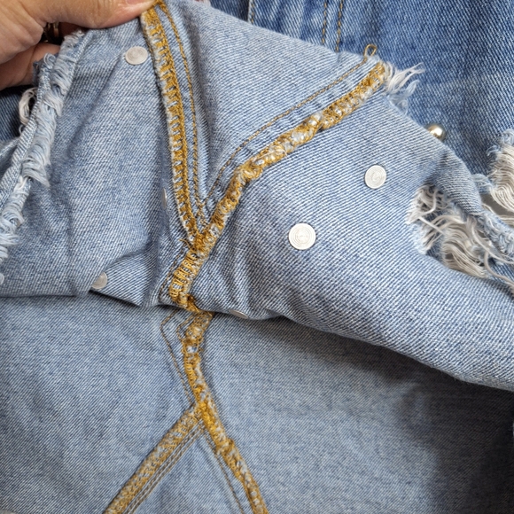 Forever 21 Contemporary Studded Raw Hem Ripped Distressed Blue Denim Jean Skirt - Picture 10 of 15